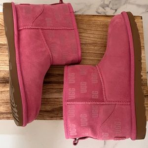UGG Classic Mini Boots UGG
Print Kid Size 4